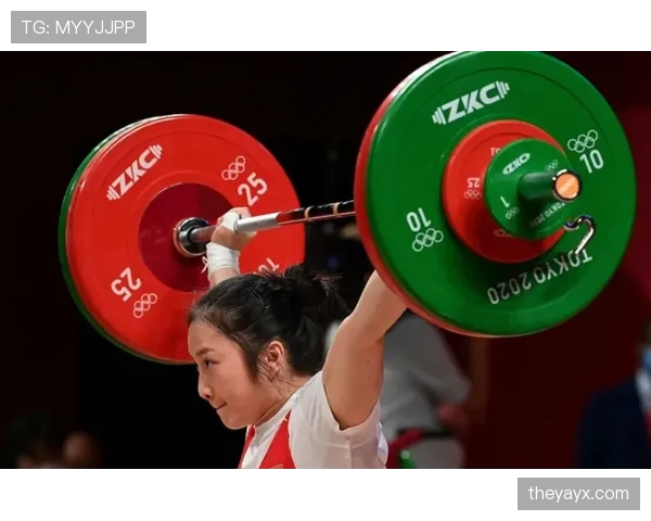 廖秋云居然在训练场上带娃？这生活节奏真不是一般人扛得住！