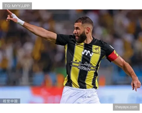 格列兹曼与本泽马的国家队进攻角色差异：战术适配性与功能定位分析