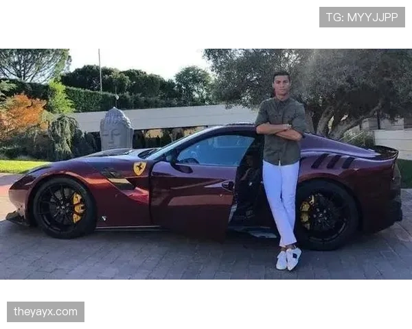 梅西那边新买了辆跑车，朋友圈晒得跟开时装秀似的，真跟球场上那个样儿差远了